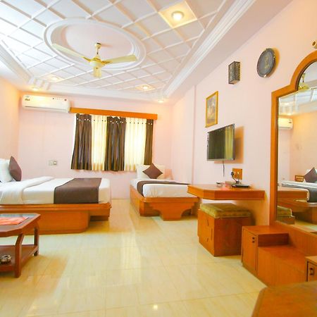 Hotel Upasana Rajkot Eksteriør bilde
