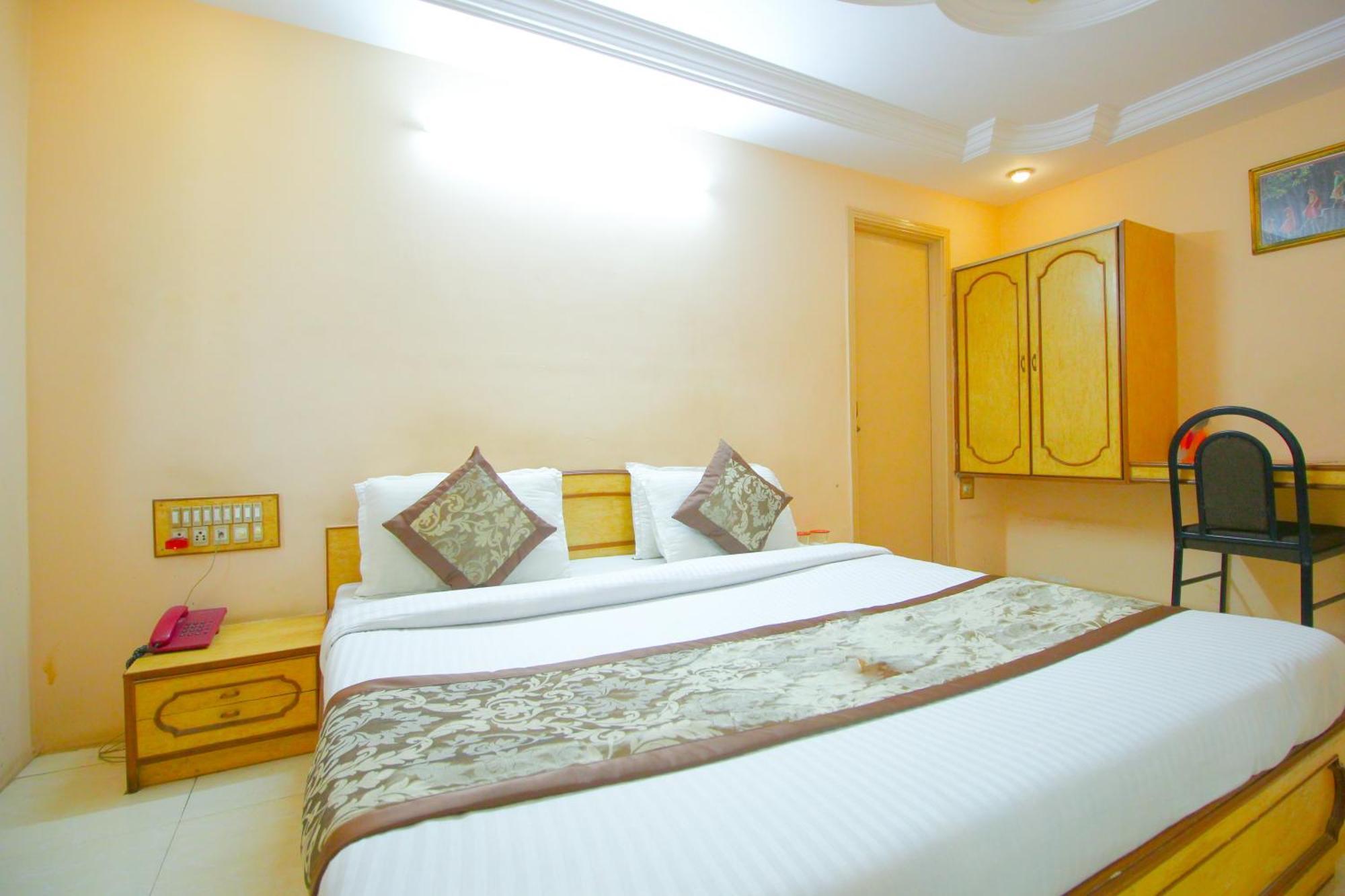 Hotel Upasana Rajkot Eksteriør bilde