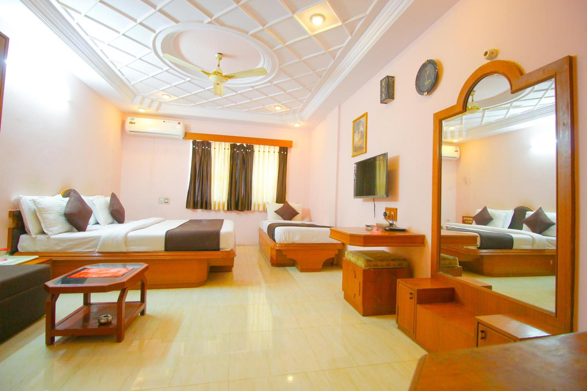 Hotel Upasana Rajkot Eksteriør bilde