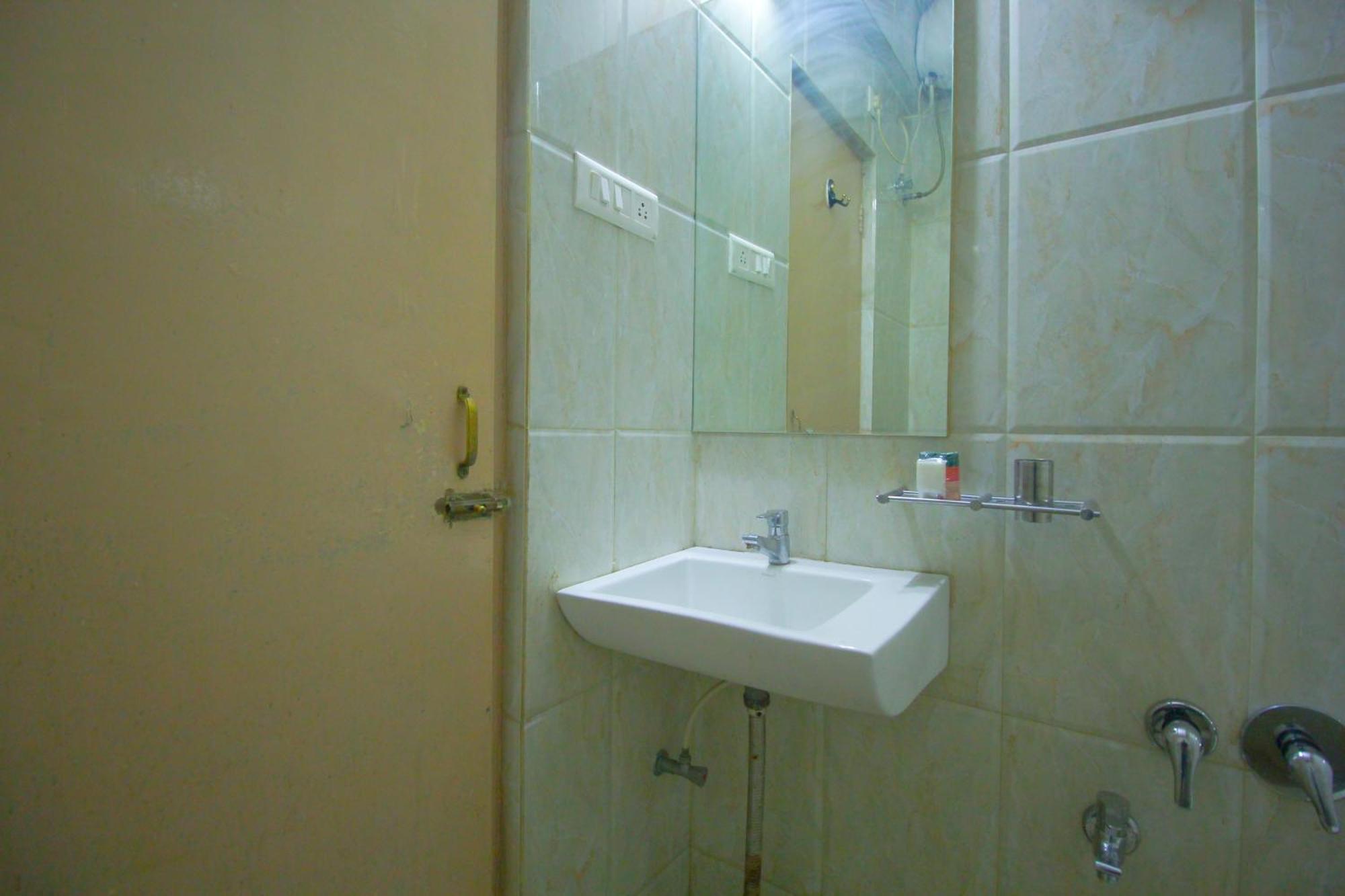 Hotel Upasana Rajkot Eksteriør bilde