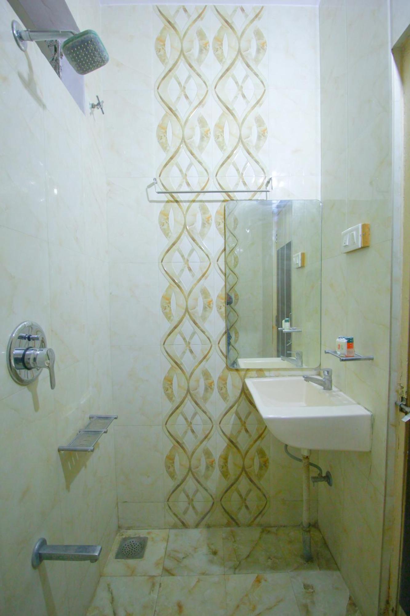 Hotel Upasana Rajkot Eksteriør bilde