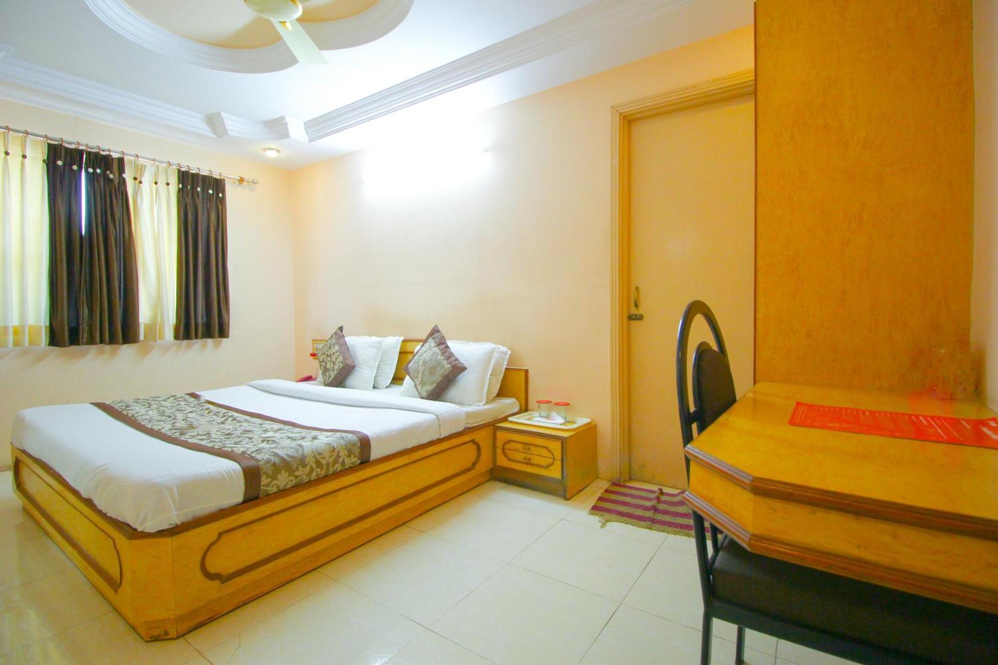 Hotel Upasana Rajkot Eksteriør bilde