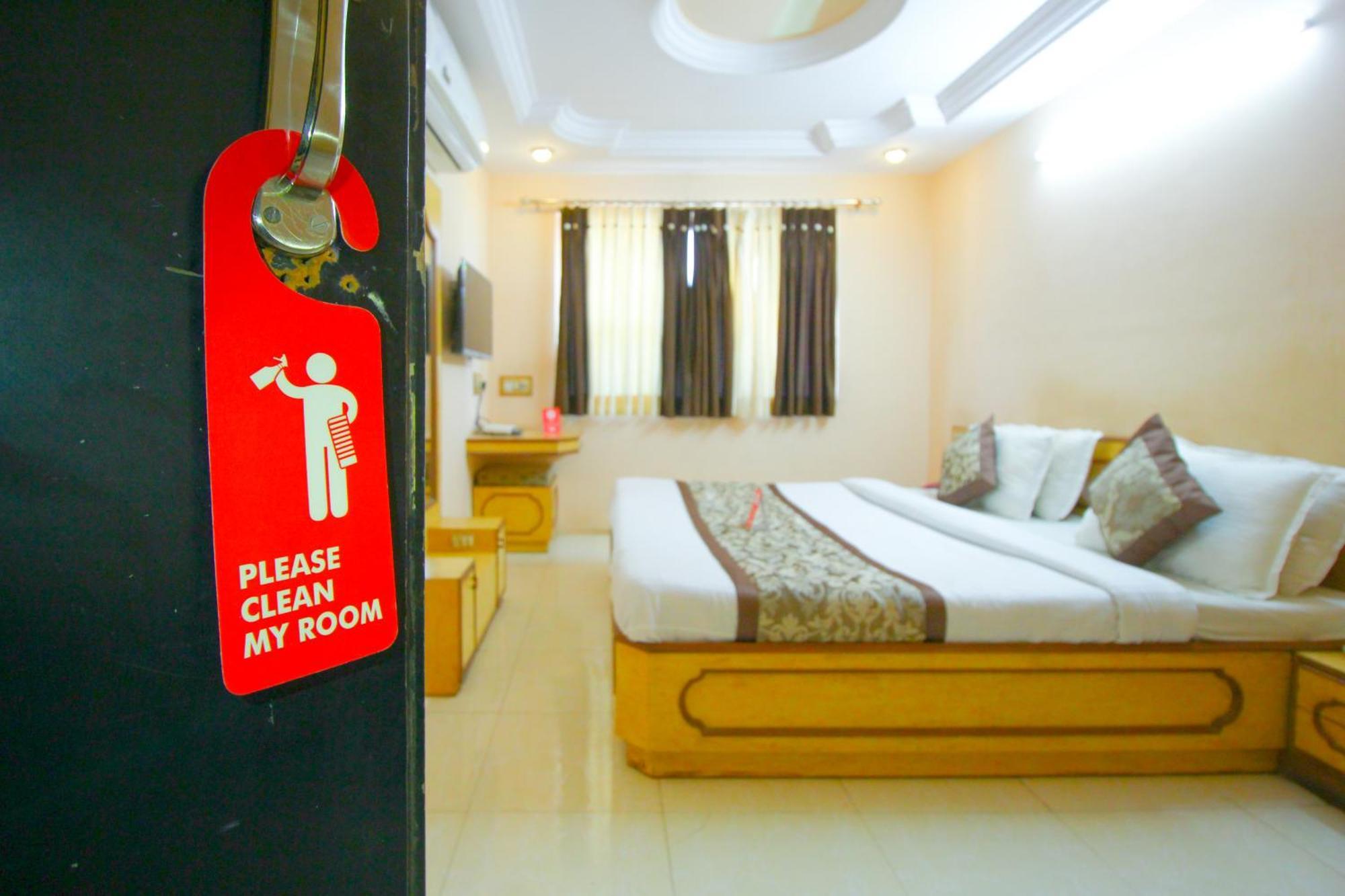 Hotel Upasana Rajkot Eksteriør bilde