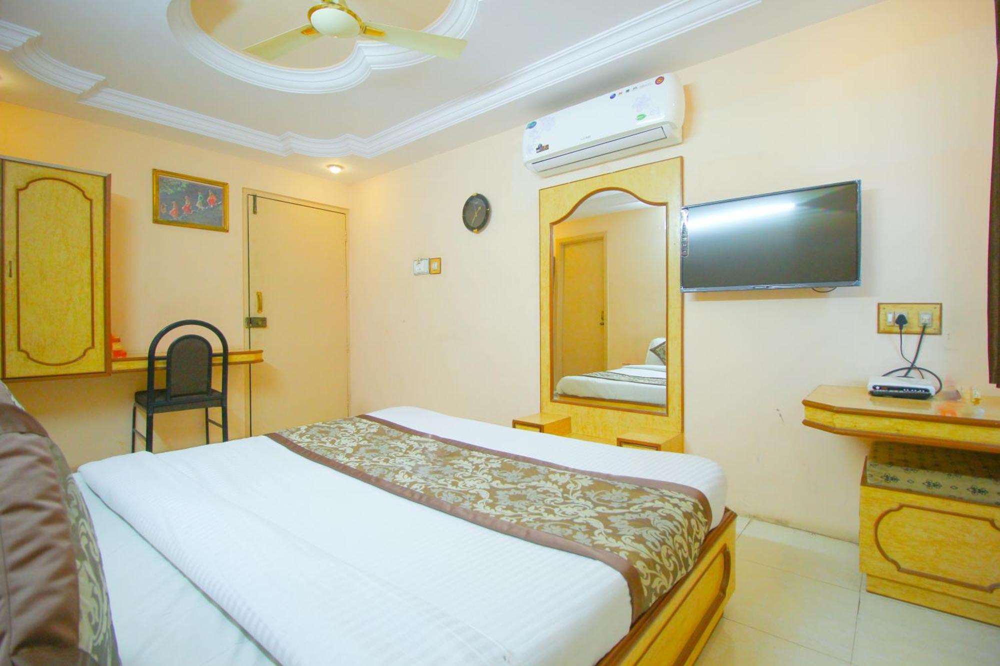 Hotel Upasana Rajkot Eksteriør bilde