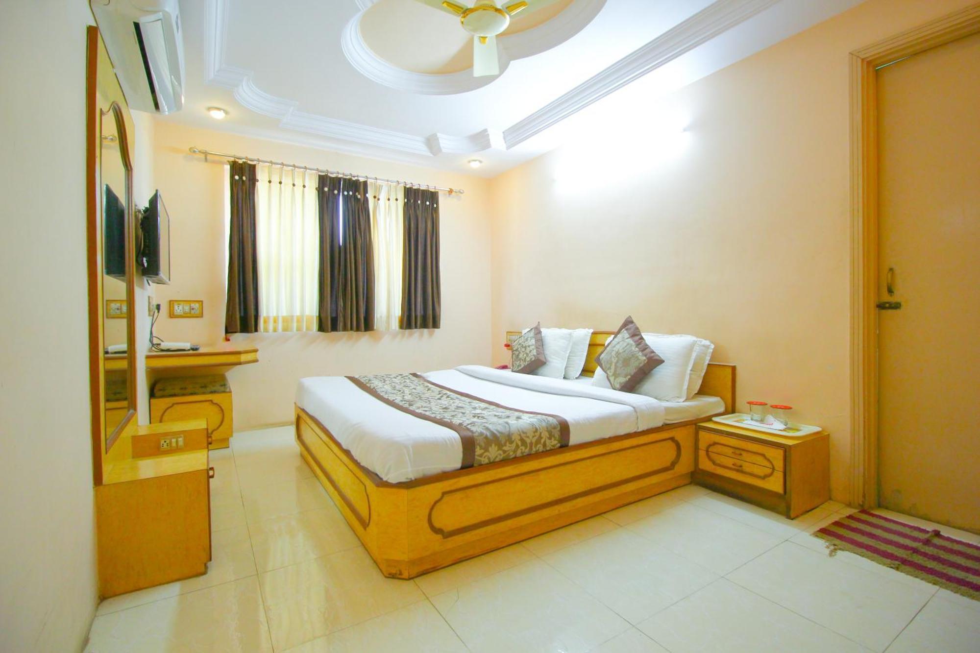 Hotel Upasana Rajkot Eksteriør bilde