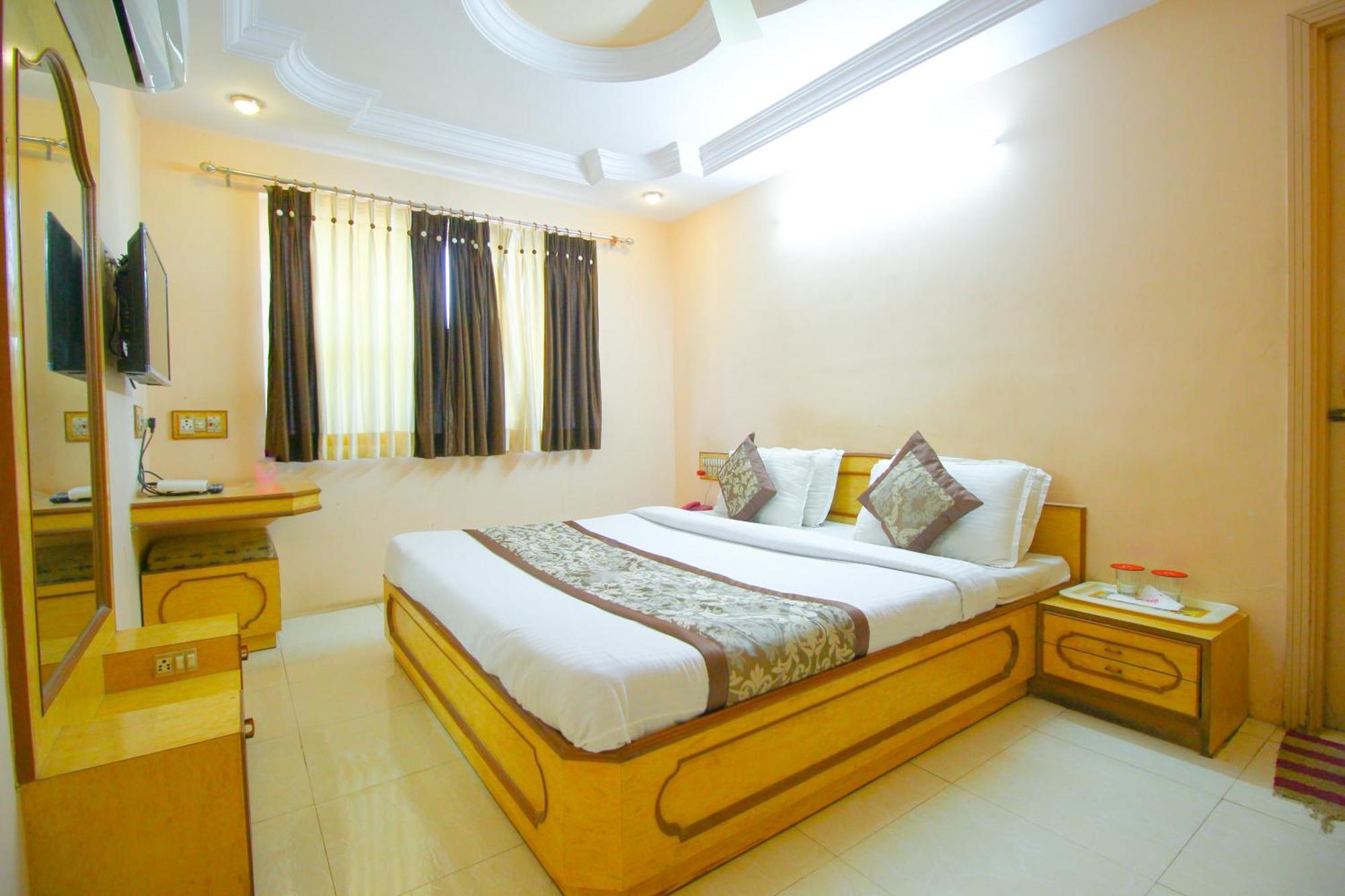 Hotel Upasana Rajkot Eksteriør bilde