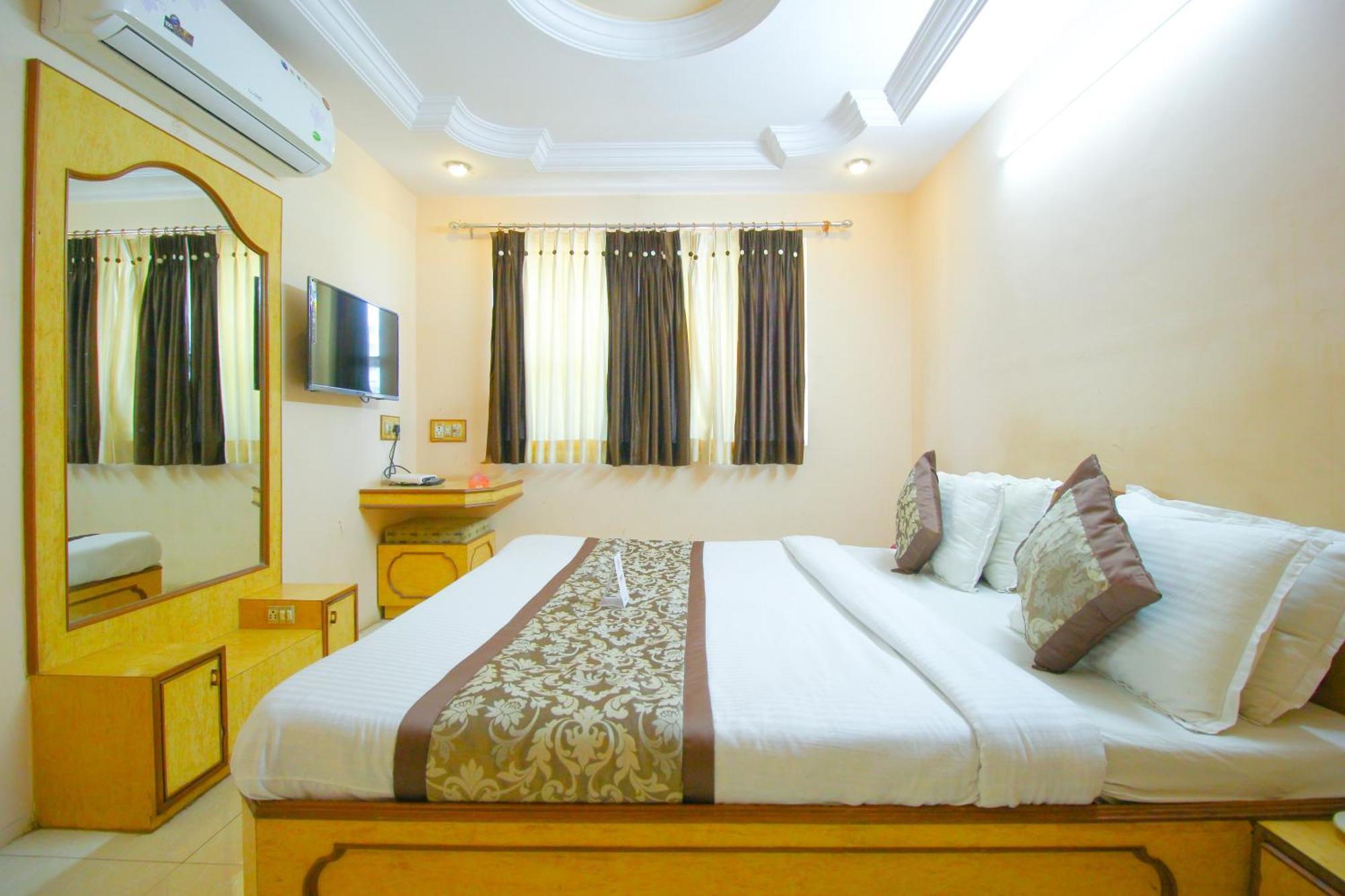 Hotel Upasana Rajkot Eksteriør bilde