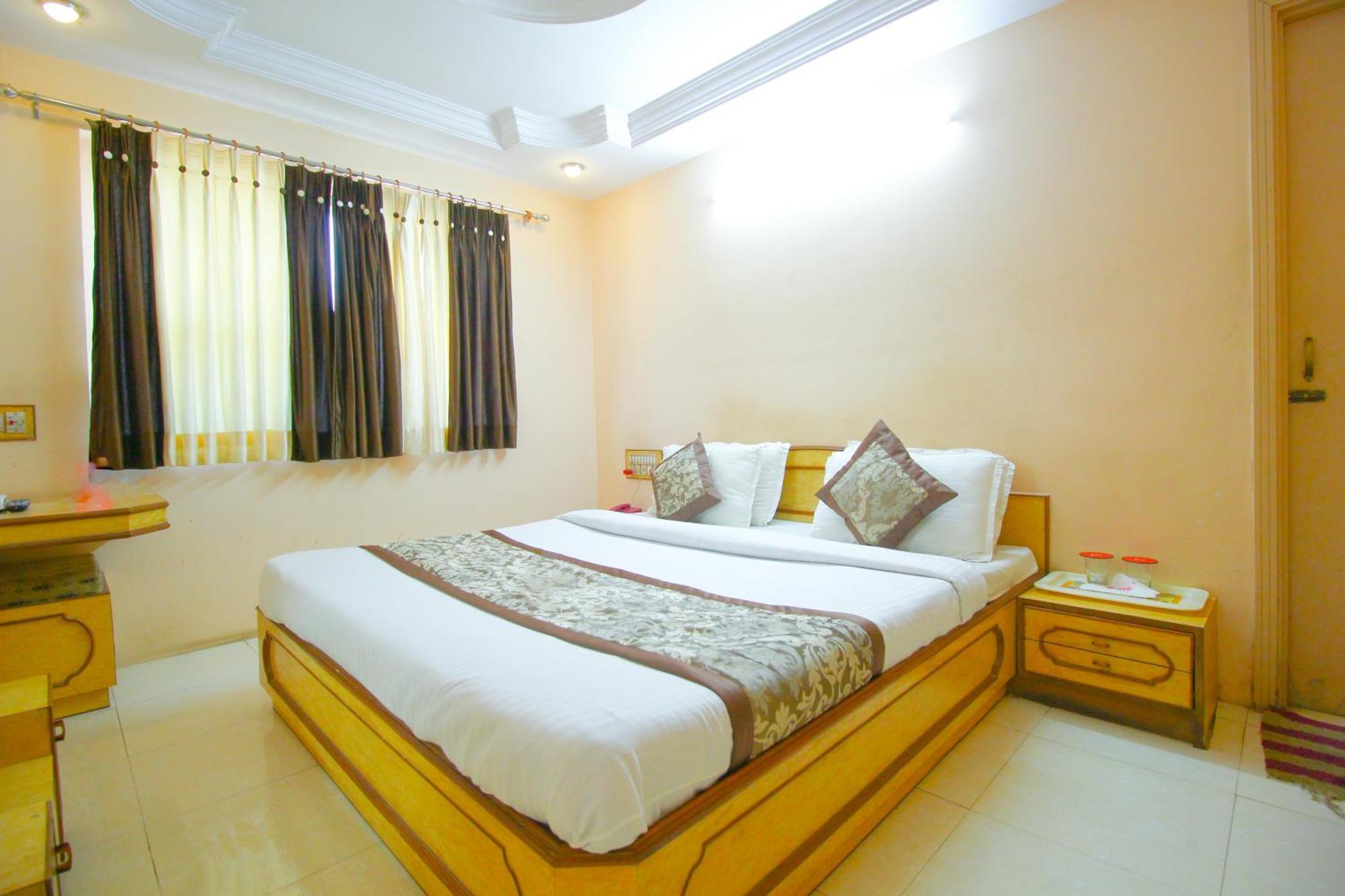 Hotel Upasana Rajkot Eksteriør bilde