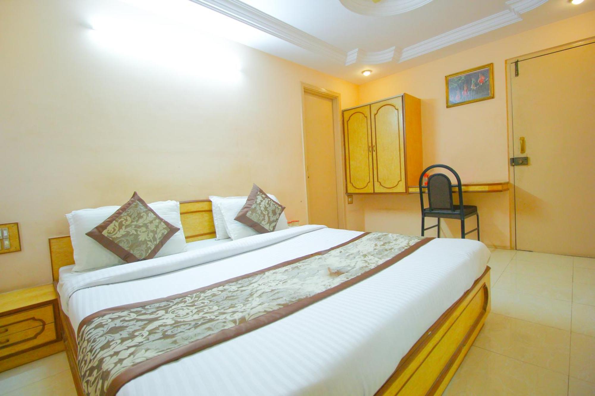 Hotel Upasana Rajkot Eksteriør bilde
