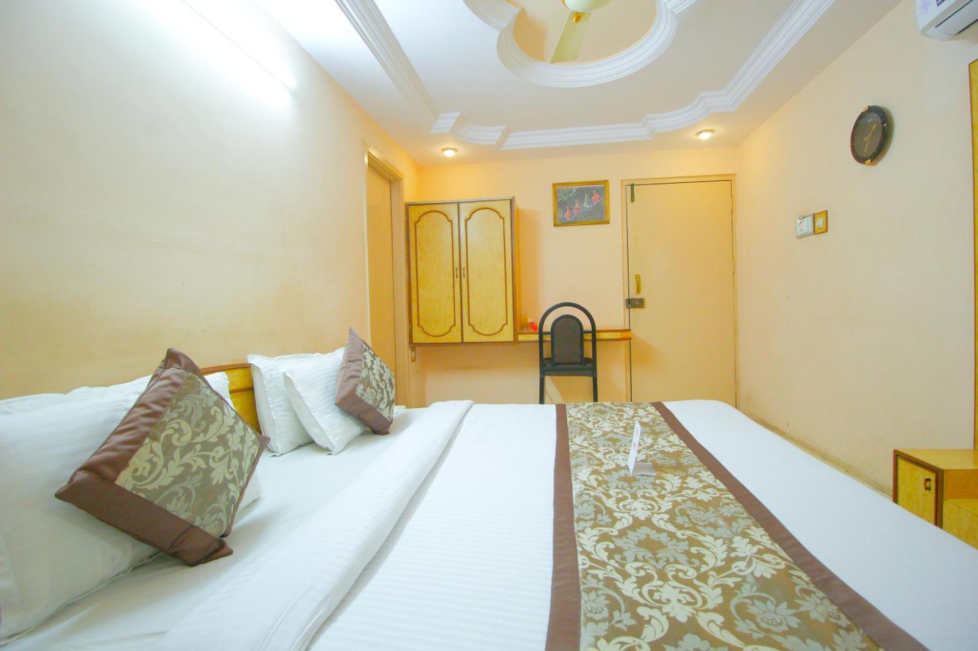 Hotel Upasana Rajkot Eksteriør bilde
