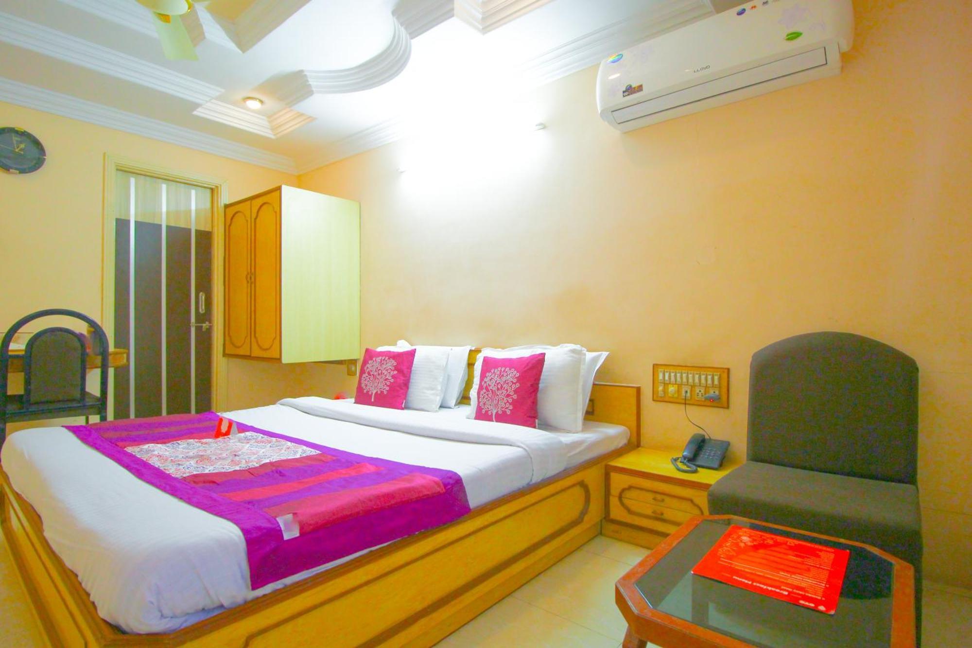 Hotel Upasana Rajkot Eksteriør bilde