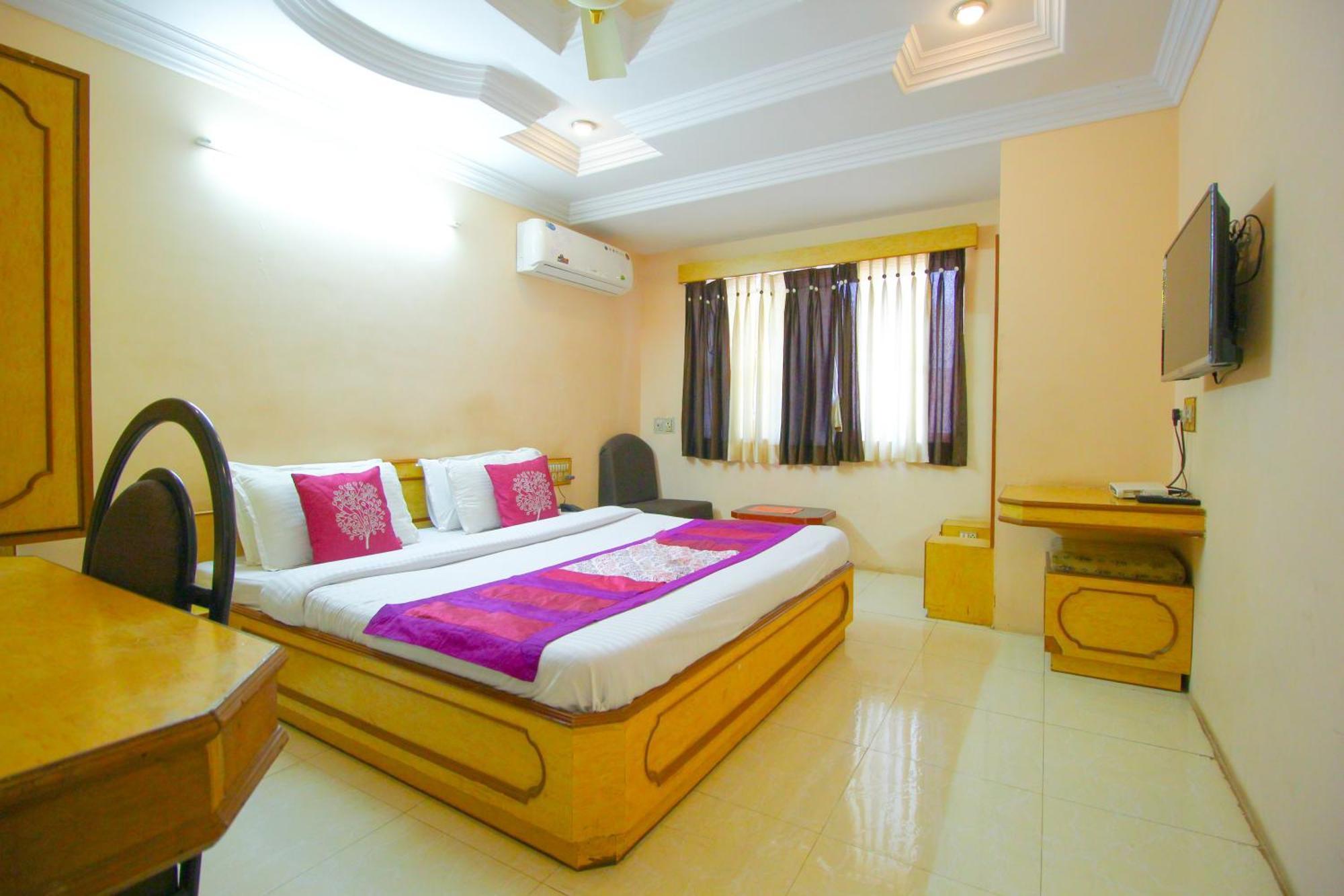 Hotel Upasana Rajkot Eksteriør bilde