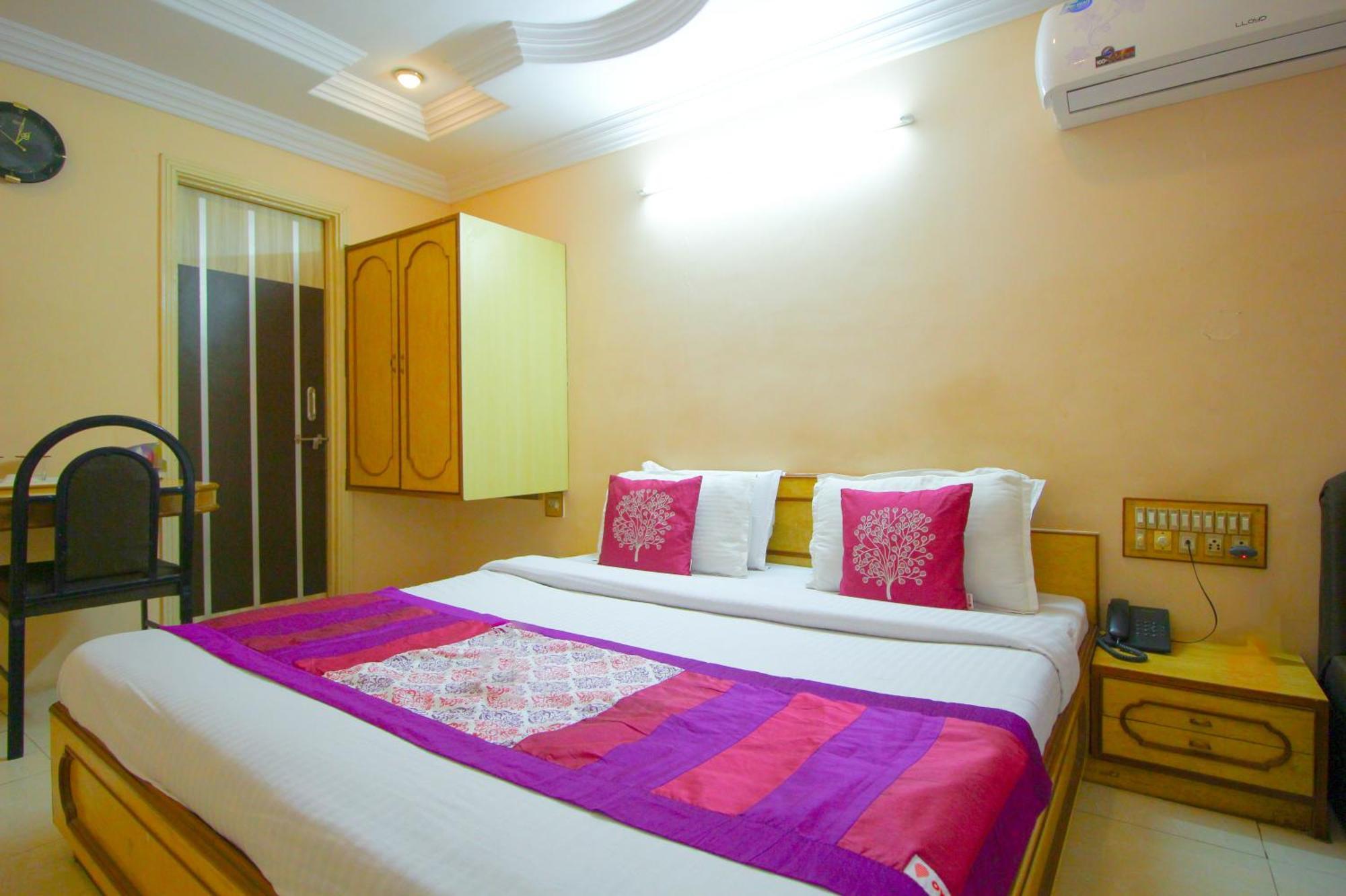 Hotel Upasana Rajkot Eksteriør bilde