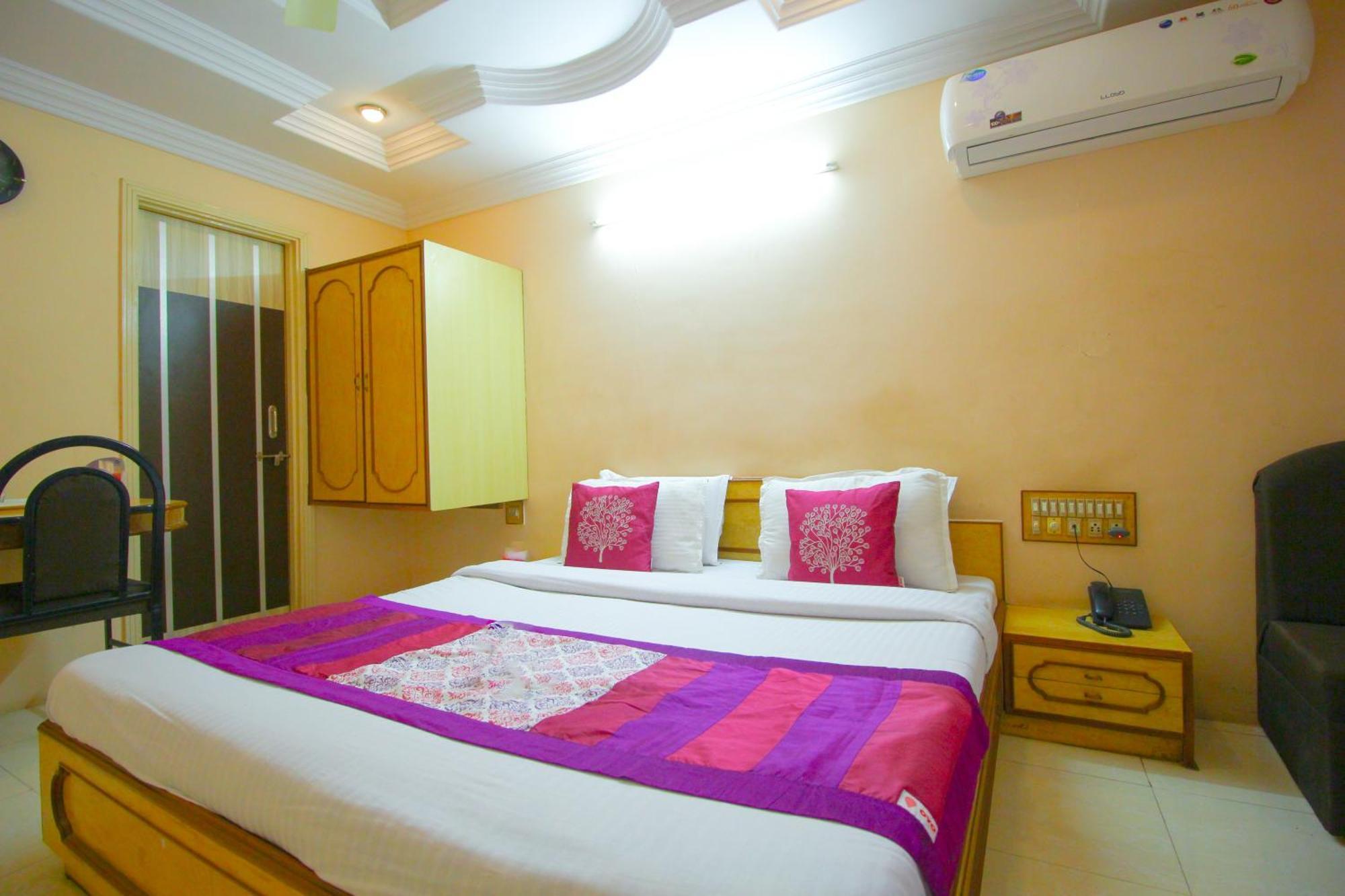 Hotel Upasana Rajkot Eksteriør bilde