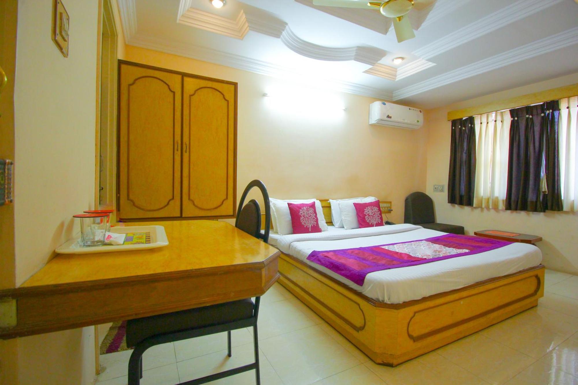 Hotel Upasana Rajkot Eksteriør bilde
