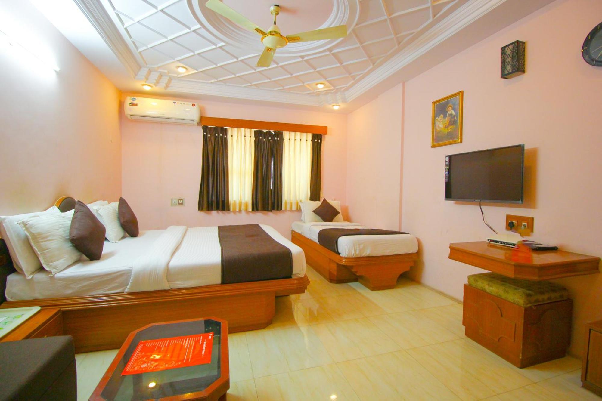 Hotel Upasana Rajkot Eksteriør bilde