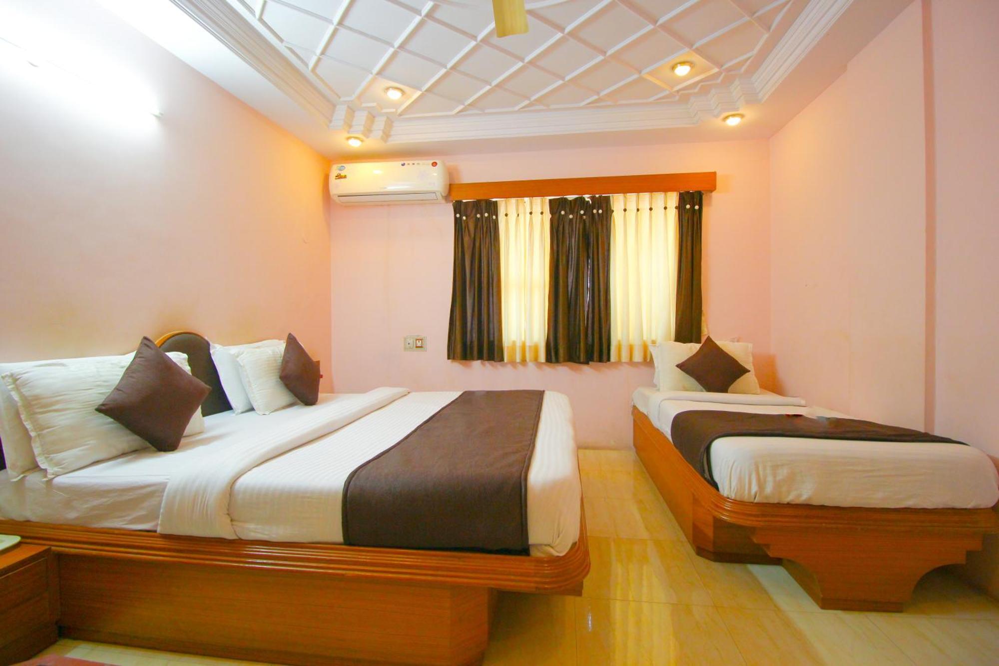 Hotel Upasana Rajkot Eksteriør bilde
