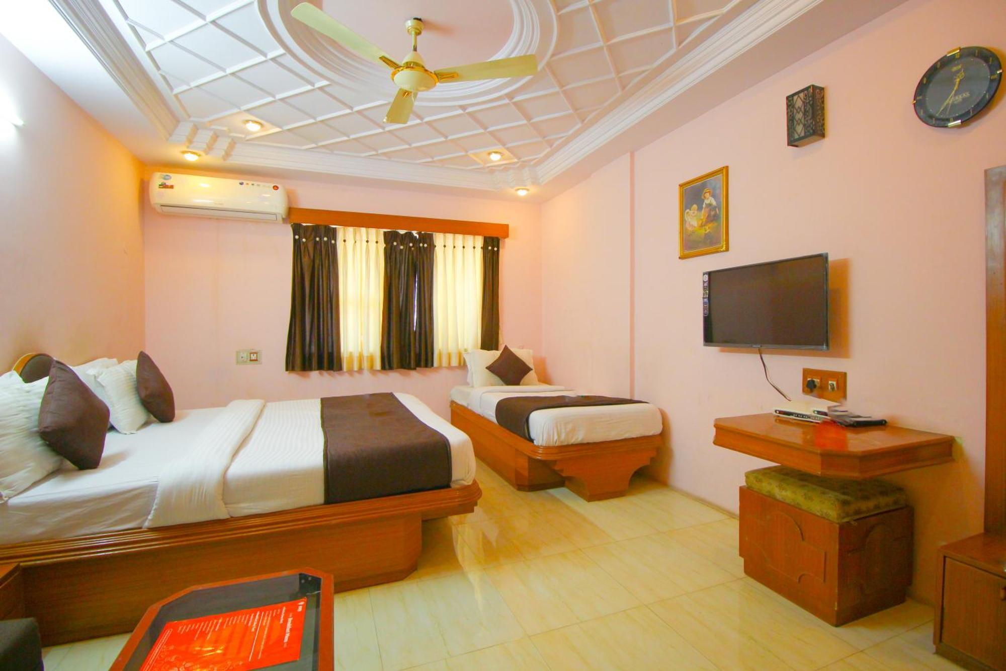 Hotel Upasana Rajkot Eksteriør bilde