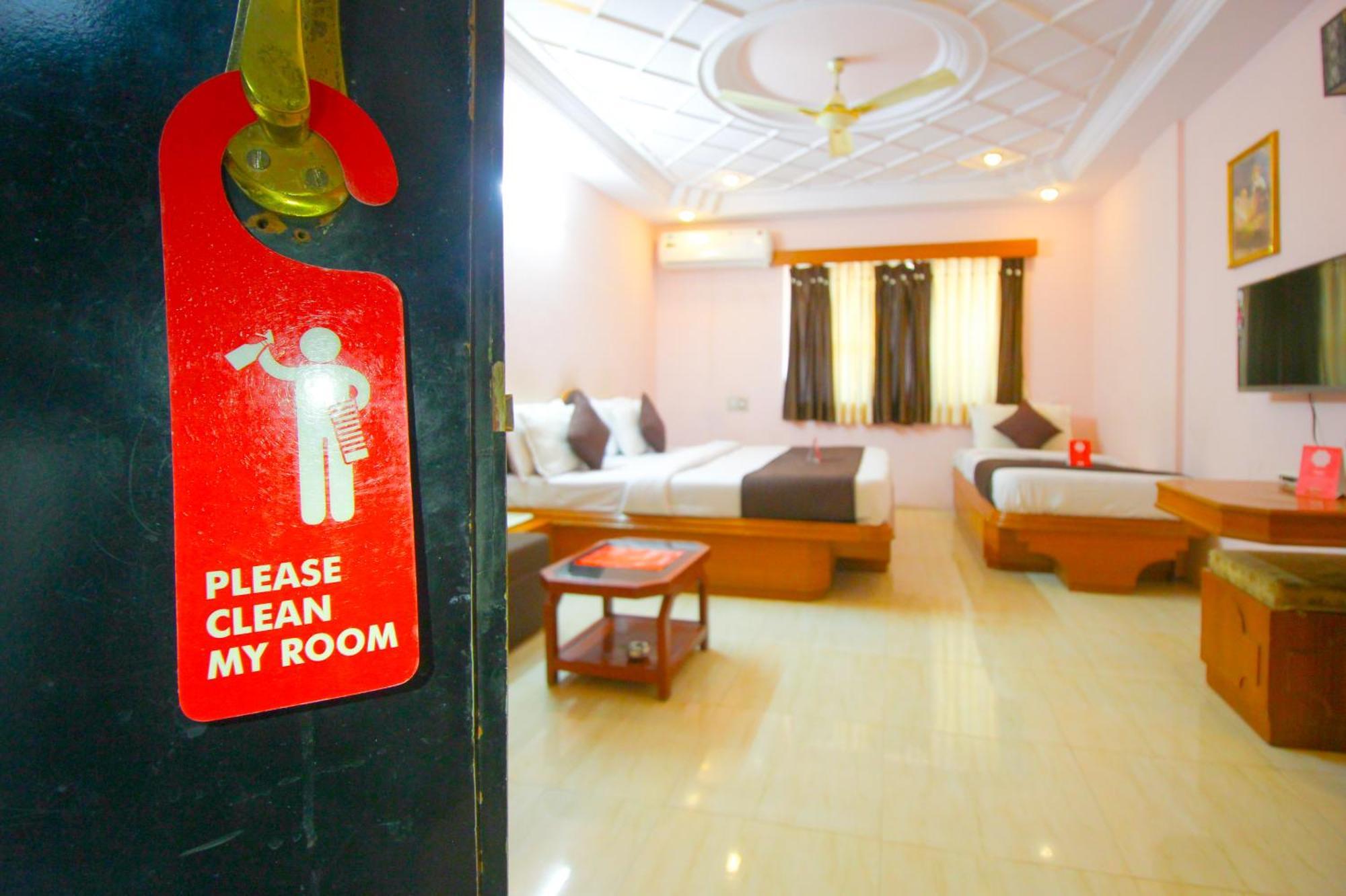 Hotel Upasana Rajkot Eksteriør bilde