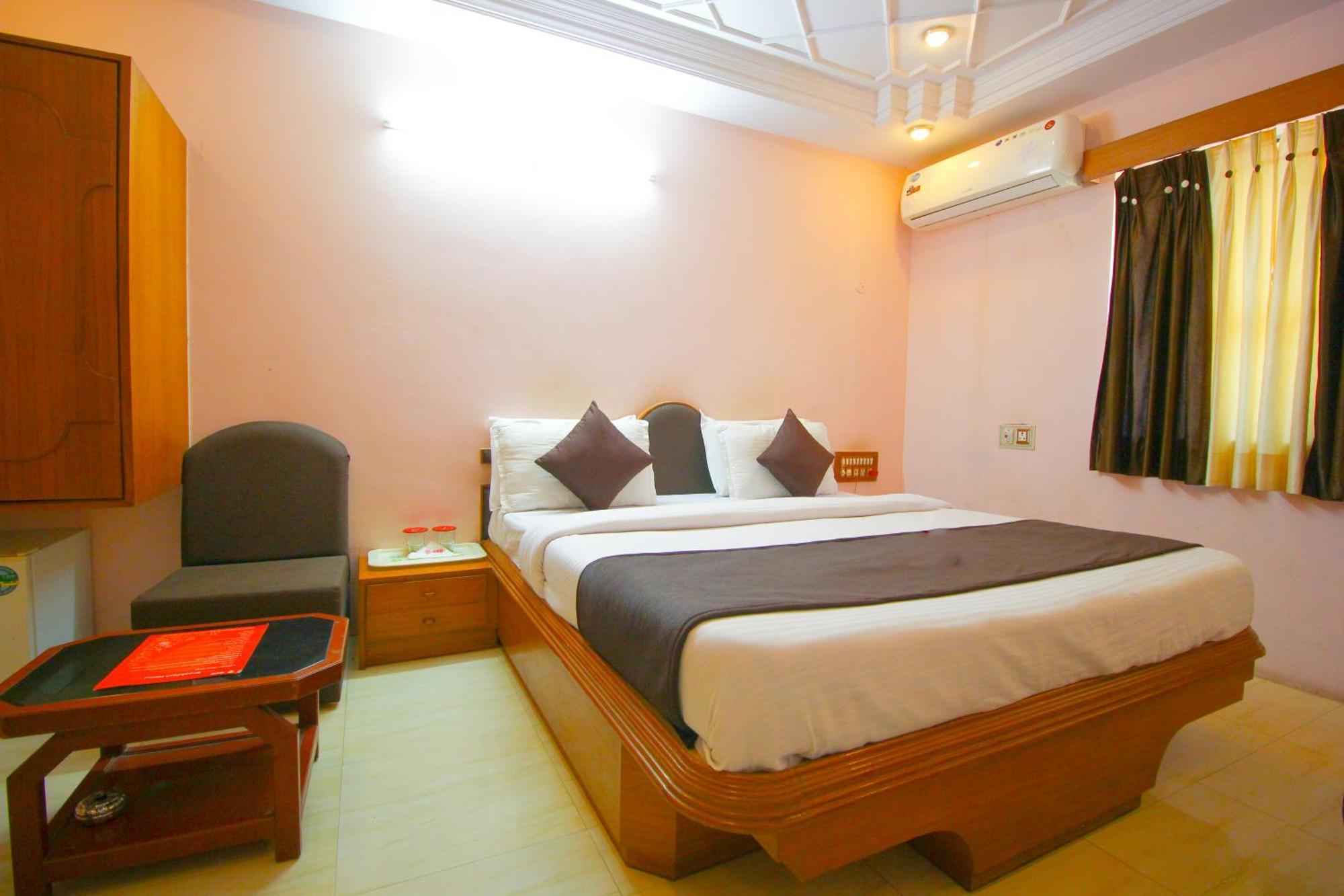 Hotel Upasana Rajkot Eksteriør bilde
