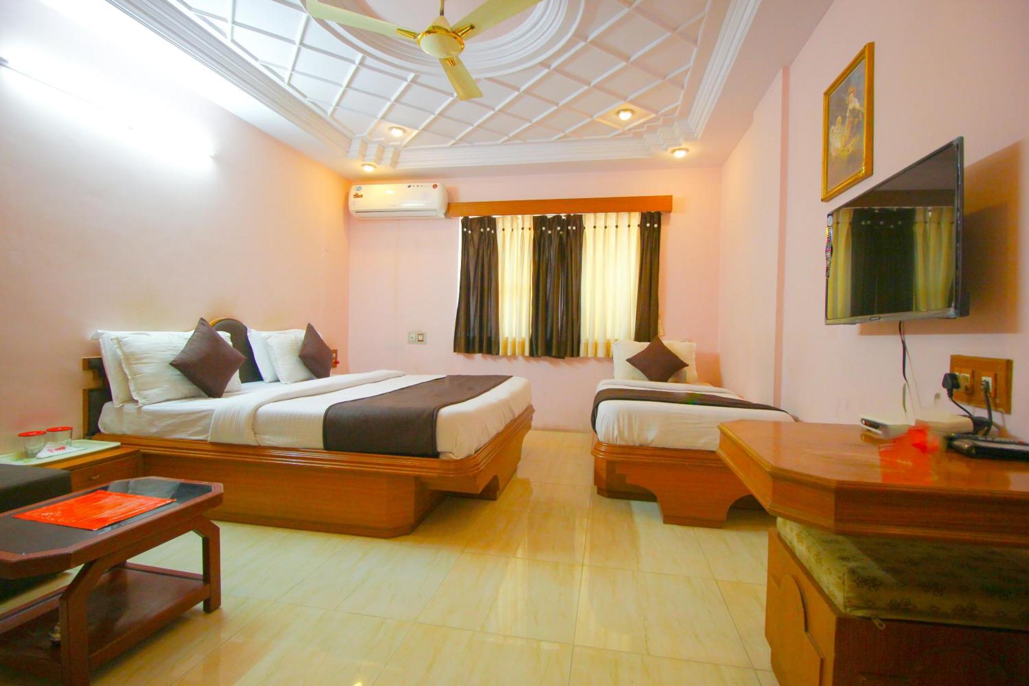 Hotel Upasana Rajkot Eksteriør bilde
