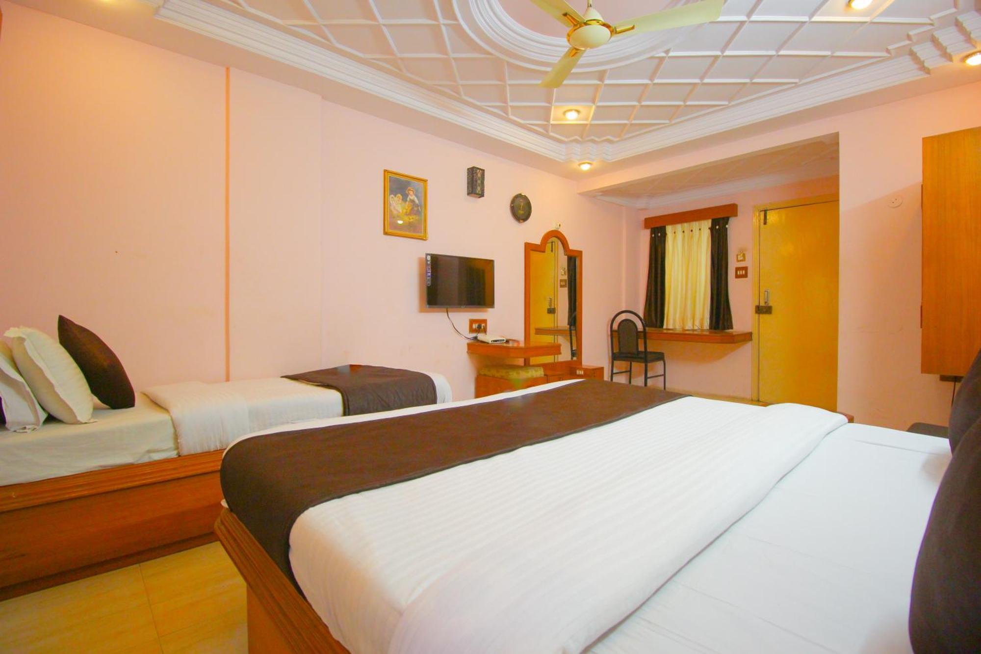 Hotel Upasana Rajkot Eksteriør bilde