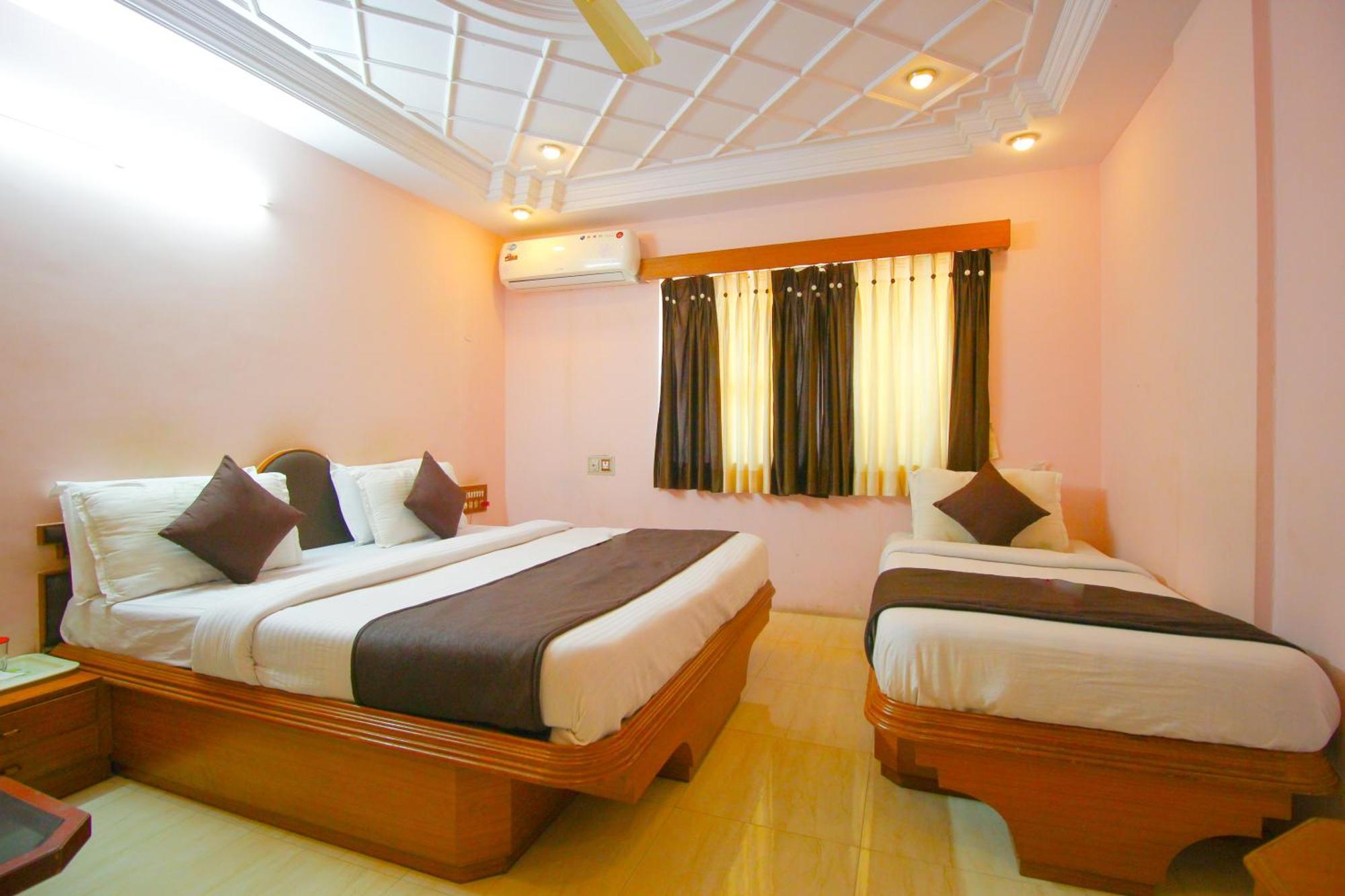 Hotel Upasana Rajkot Eksteriør bilde