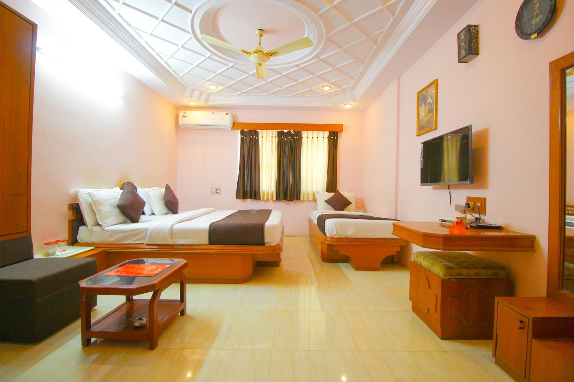 Hotel Upasana Rajkot Eksteriør bilde