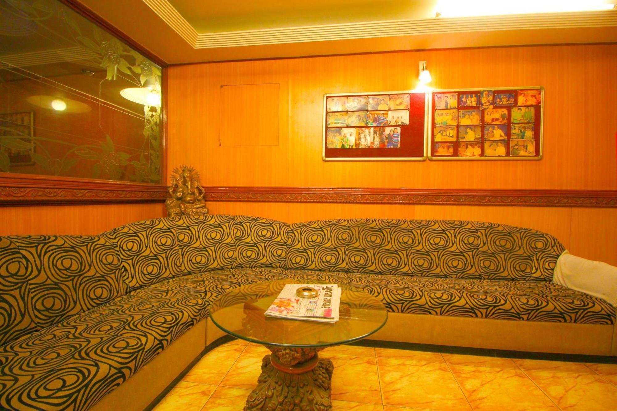 Hotel Upasana Rajkot Eksteriør bilde