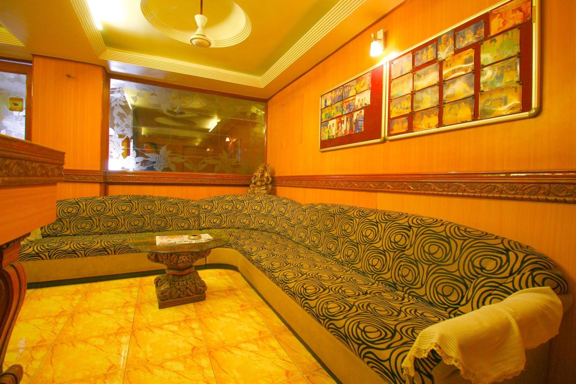 Hotel Upasana Rajkot Eksteriør bilde