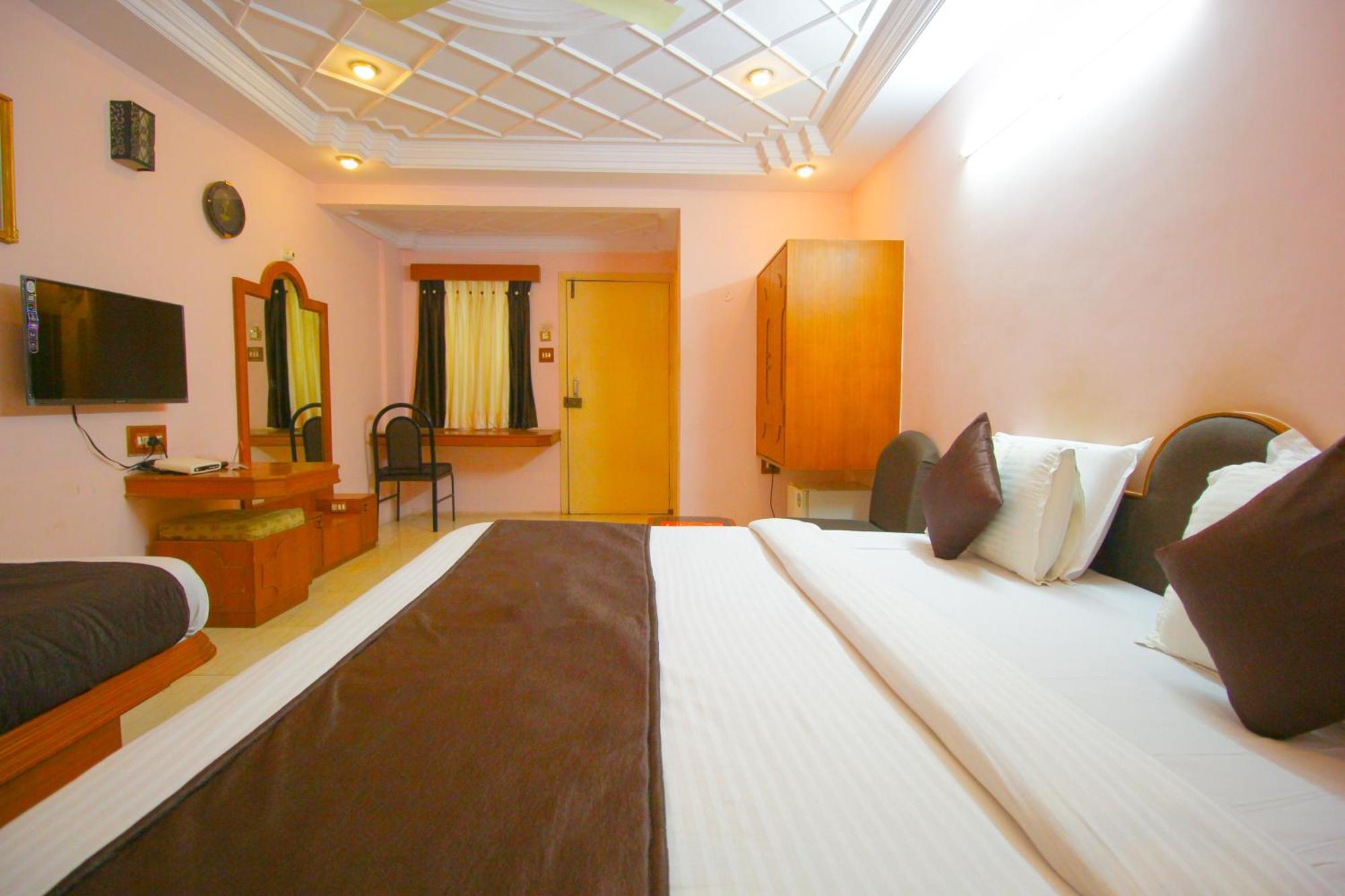 Hotel Upasana Rajkot Eksteriør bilde